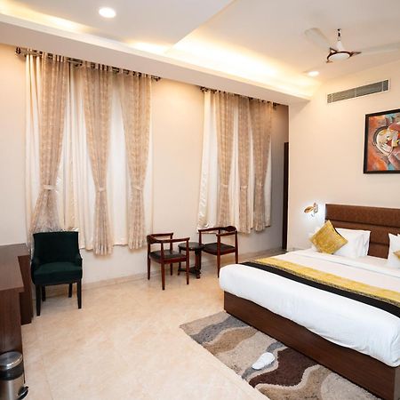 Hotel Radiance Courtyard Varanasi Exterior photo