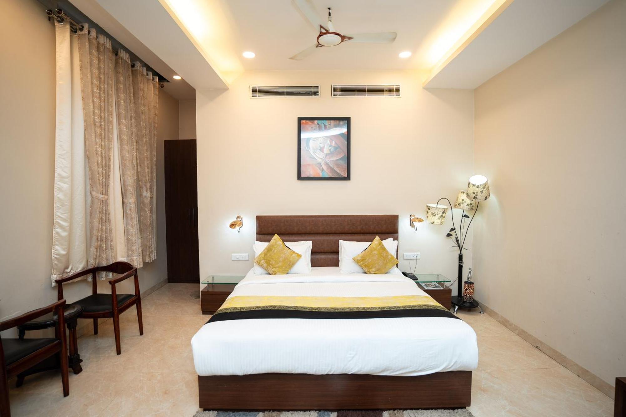 Hotel Radiance Courtyard Varanasi Exterior photo