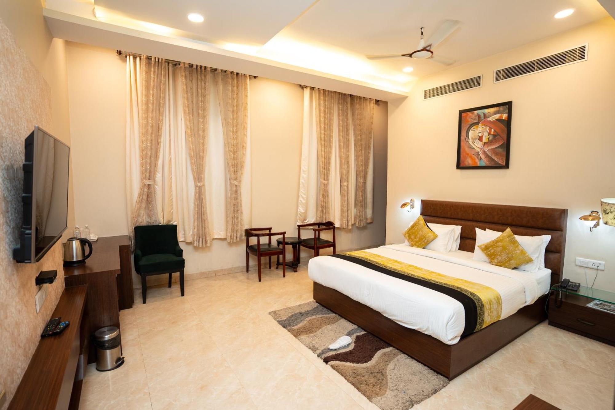 Hotel Radiance Courtyard Varanasi Exterior photo