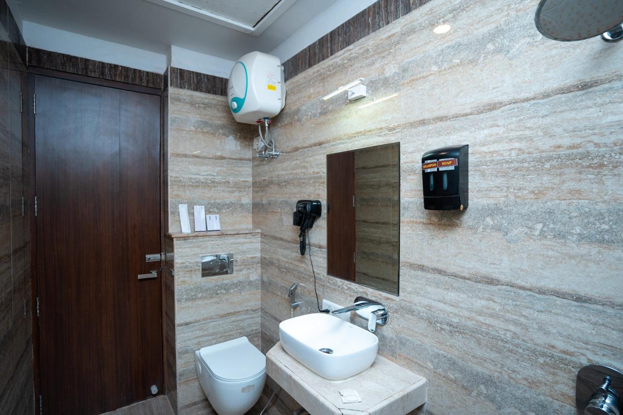 Hotel Radiance Courtyard Varanasi Exterior photo