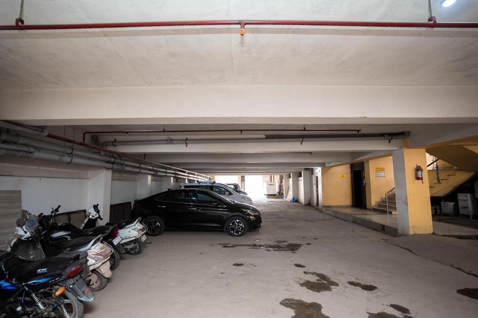 Hotel Radiance Courtyard Varanasi Exterior photo
