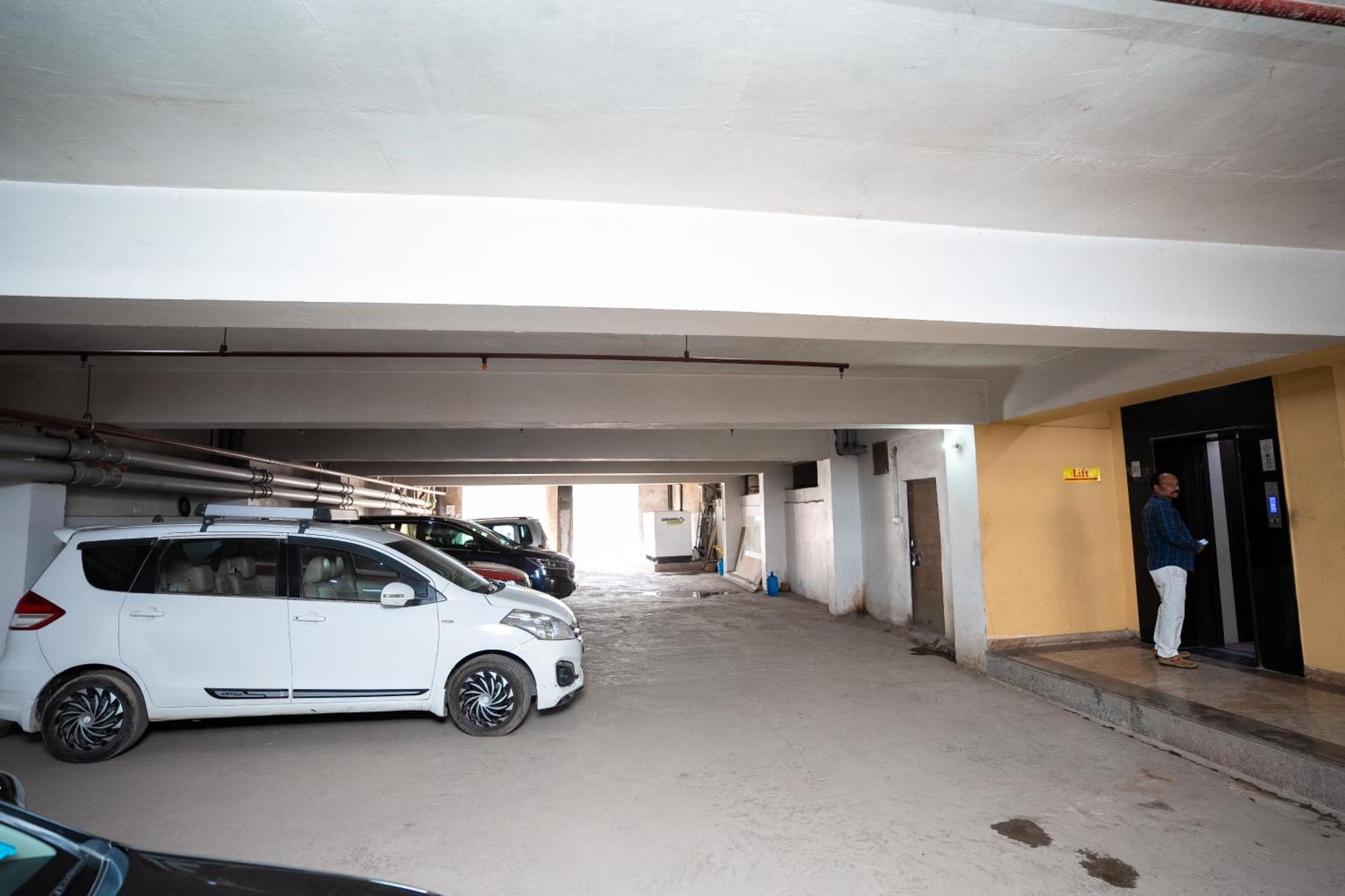 Hotel Radiance Courtyard Varanasi Exterior photo
