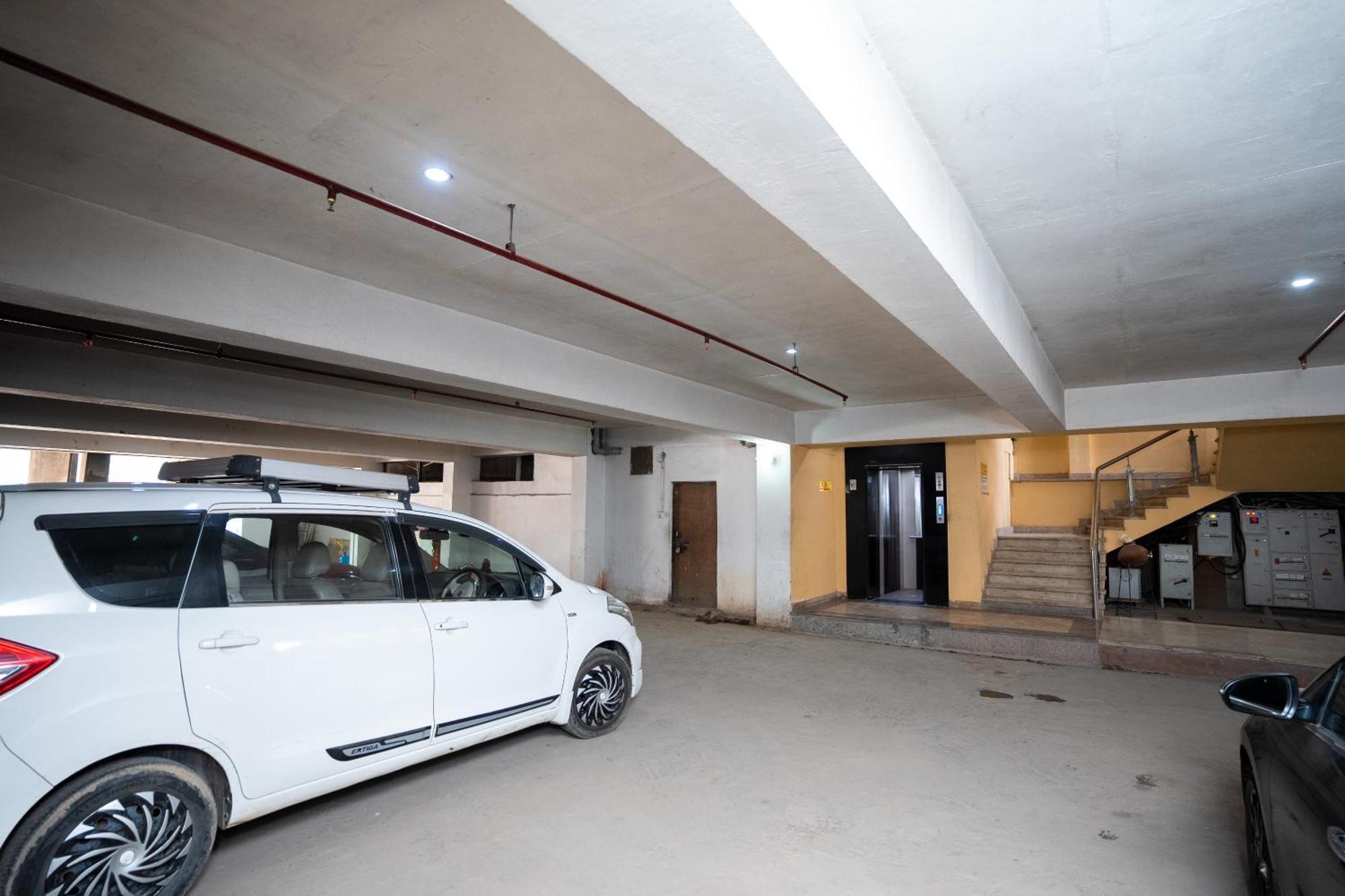 Hotel Radiance Courtyard Varanasi Exterior photo
