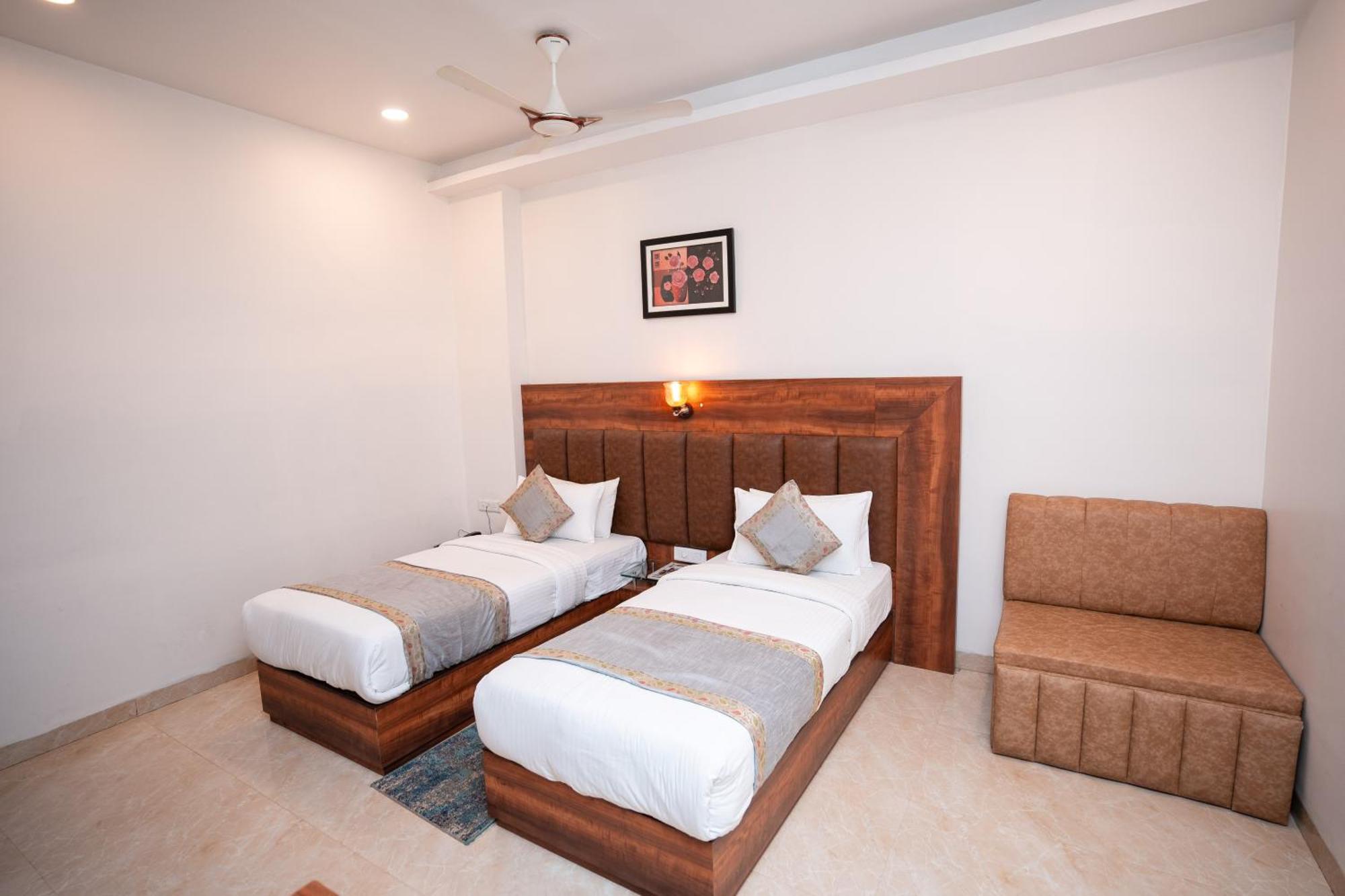 Hotel Radiance Courtyard Varanasi Exterior photo