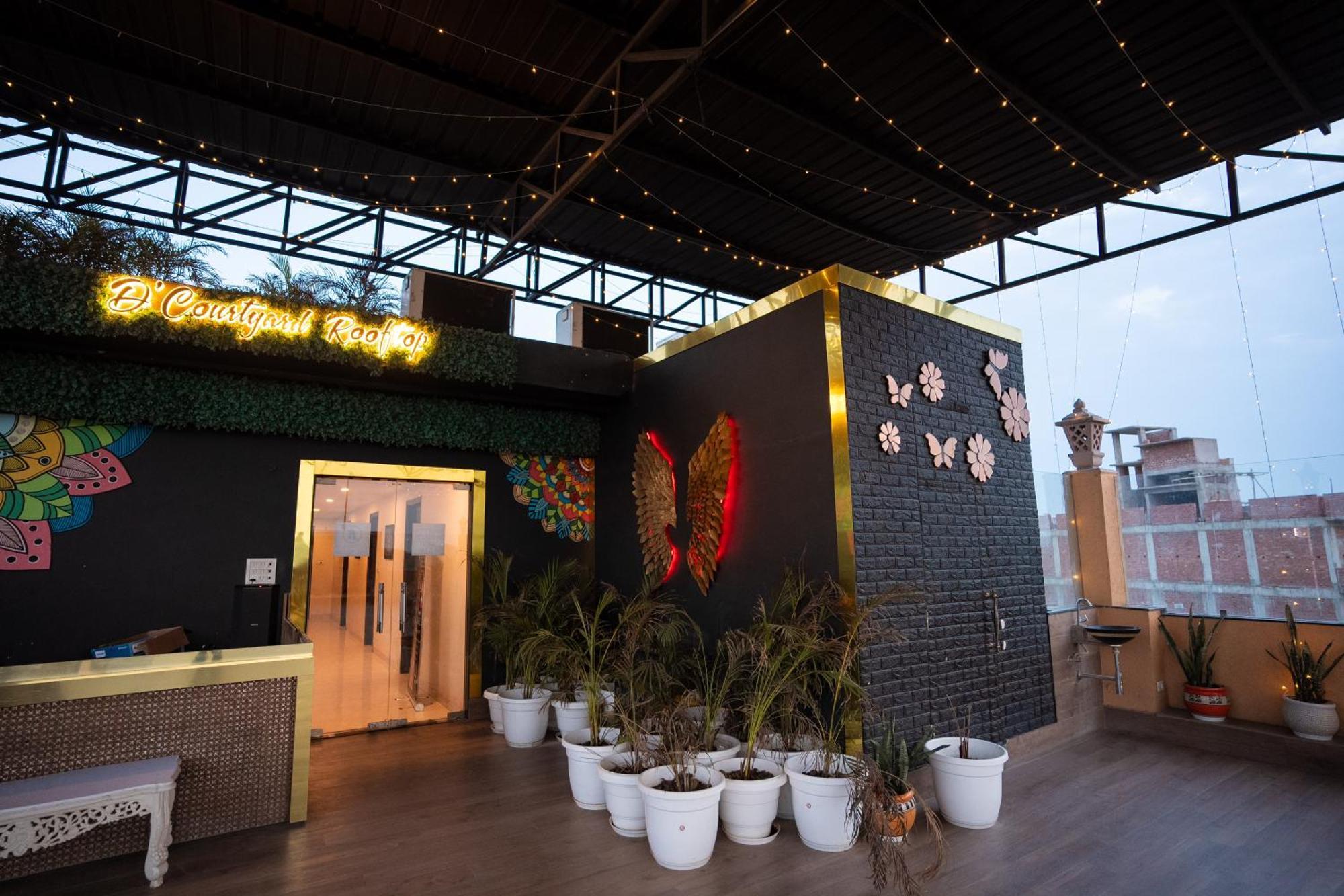 Hotel Radiance Courtyard Varanasi Exterior photo
