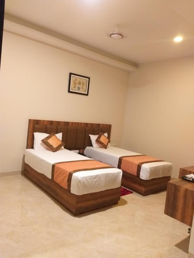 Hotel Radiance Courtyard Varanasi Exterior photo
